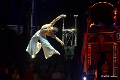 ZHENYU LI - Spektakuläre Equilibristik