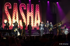 Sasha mit Ensemble