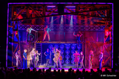 Disco-Fieber entfacht: „Saturday Night Fever“ feiert glitzernden Tourstart in Stuttgart