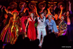 Disco-Fieber entfacht: „Saturday Night Fever“ feiert glitzernden Tourstart in Stuttgart