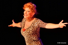 Sissi Perlinger brillierte im Renitenztheater Stuttgart mit ihrer One-Woman-Show "ICH BLEIB DANN MAL JUNG"