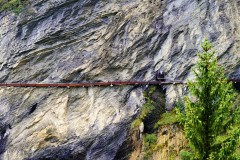 Spektakulärer Verlauf an der Felswand
