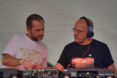 Maurizio Schmitz übergibt das DJ-Pult an Sven Väth