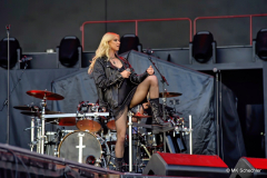 Für ein stilechtes Vorglühen und einen optischen wie akustischen Genuss sorgte die Band \"The Pretty Reckless\" um Schauspielerin und Model Taylor Momsen bei AC/DCs „Power Up Tour“ in Stuttgart.