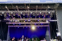 Tim Bendzko auf Autokino-Konzert-Tour eröffnet Konzertreihe beim Stuttgarter Kulturwasen