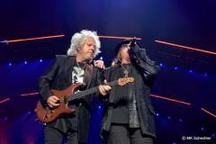 Steve Lukather und Joseph Williams bei der Night of the Proms 2023 in Stuttgart