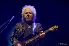 Gitarre, Gesang - Steve Lukather