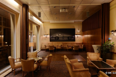 Robert-Bosch-Saal im WAC Clubgebäude in restauriertem Retro-Design mit Mercedes Benz 300 SLR – Das “UHLENHAUT COUPÉ” von 1955 fotografiert von René Staud