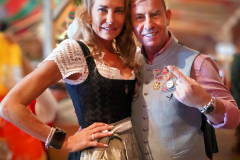 Giulia Siegel, Almklausi