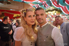 Giulia Siegel mit Begleitung