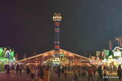 Fruchtsäule mit Schwabenwelt im Hintergrund