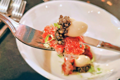 „Tartar vom Uriarind" - Präsentation und Zubereitung vor Ort