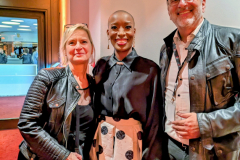 Schlussbild Redaktion mit "Killerqueen" Aisata Blackman