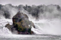 Mittelfelsen im Rheinfall, nur per Schiff zu erreichen