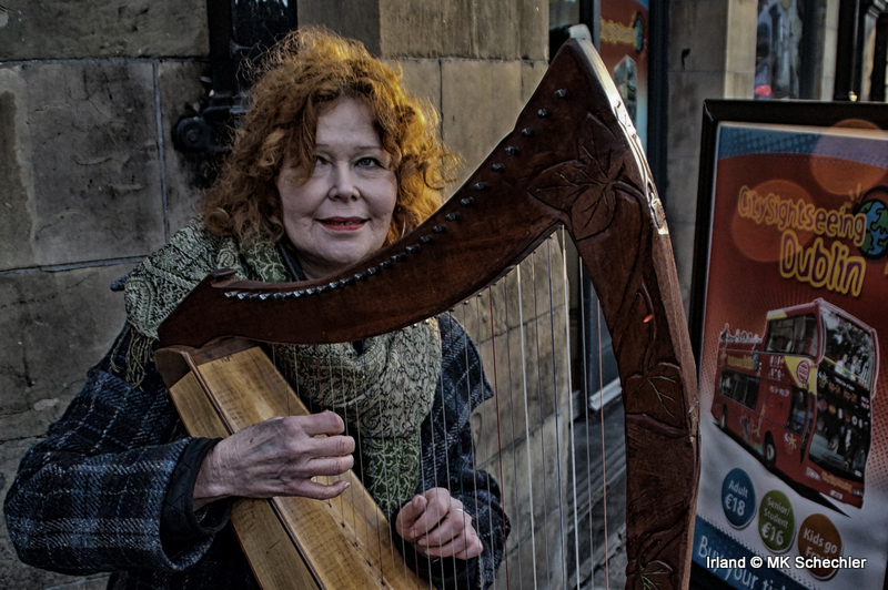 Irlands berühmteste Straßenmusikerin. 2013, Dublin